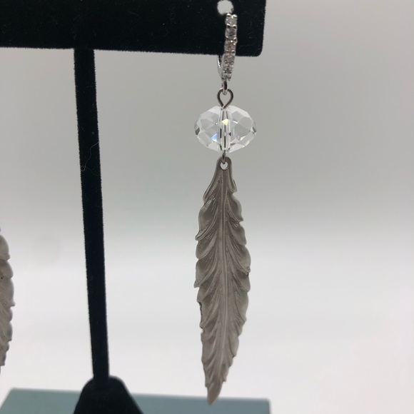 Playful drop earrings - Picture 4 of 7